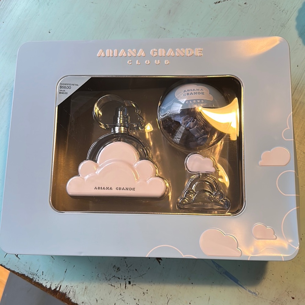 Ariana grande cloud perfume, not opened and brand new